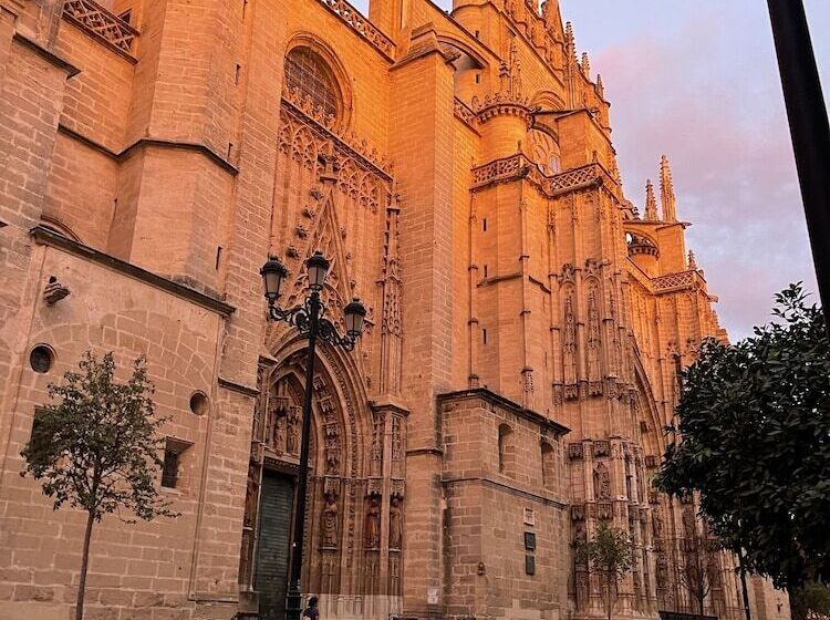 هتل Casa Art Sevilla