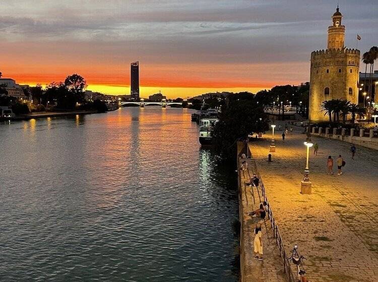 هتل Casa Art Sevilla