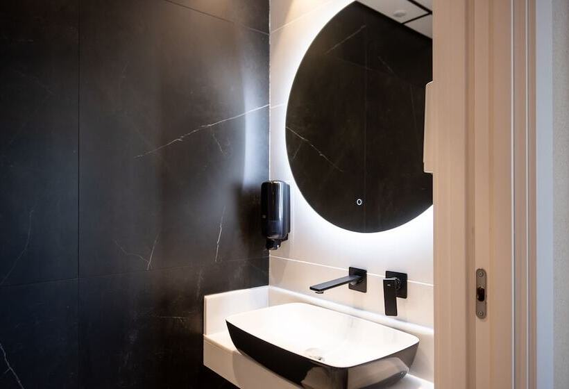 هتل Casa Art Sevilla