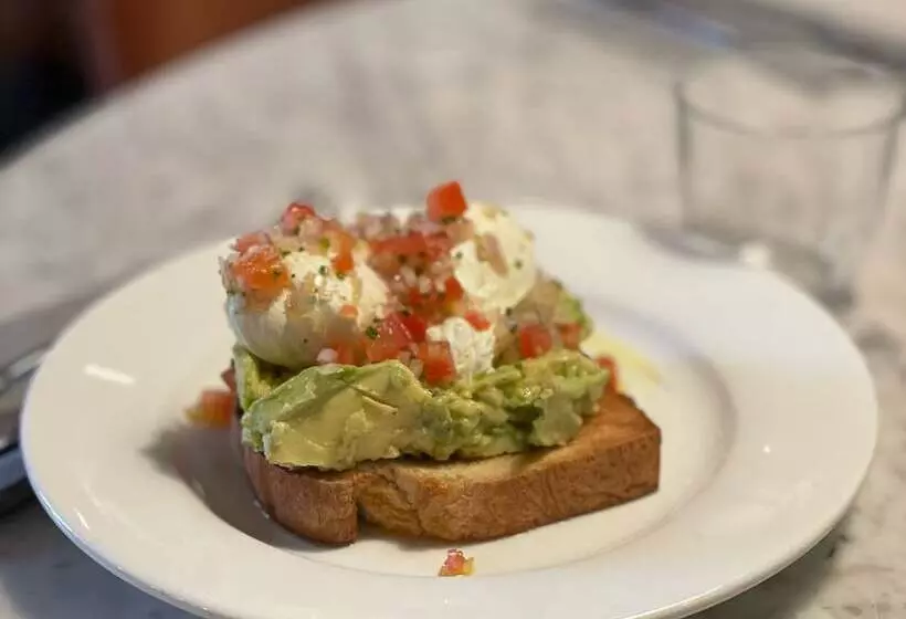 Hotelli Rooms Above Sugar Boat