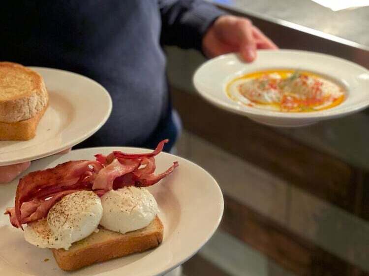 ホテル Rooms Above Sugar Boat