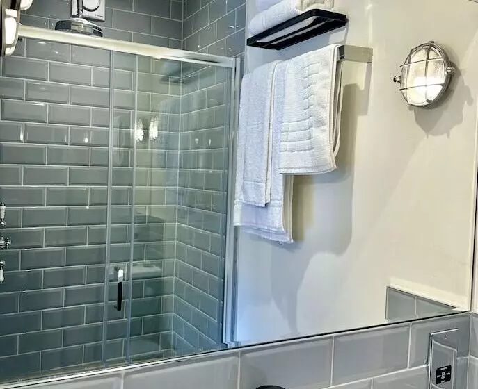 Hotelli Rooms Above Sugar Boat