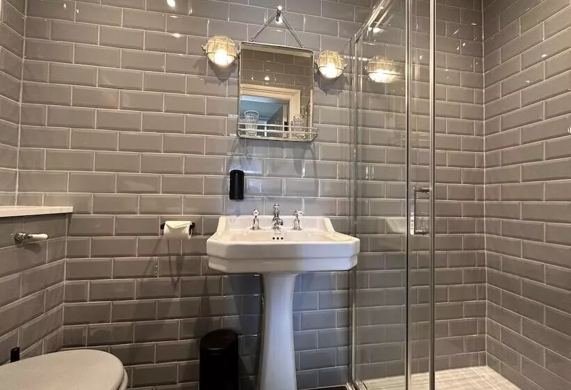 Hotelli Rooms Above Sugar Boat