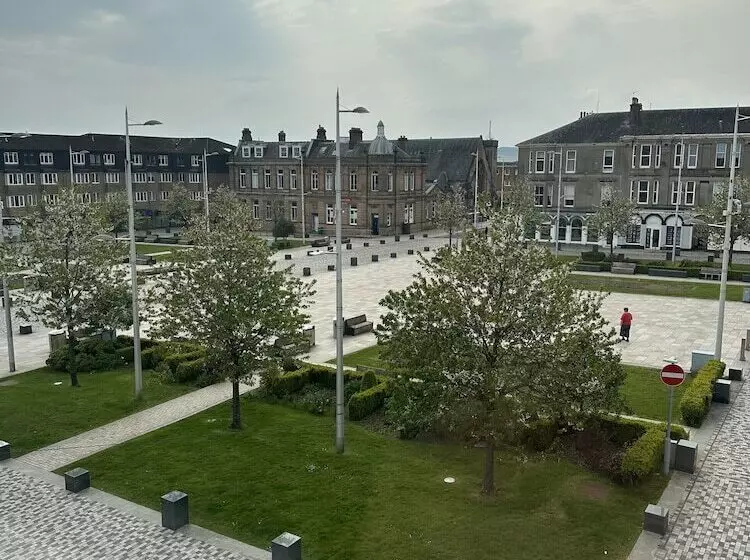 Hotelli Rooms Above Sugar Boat