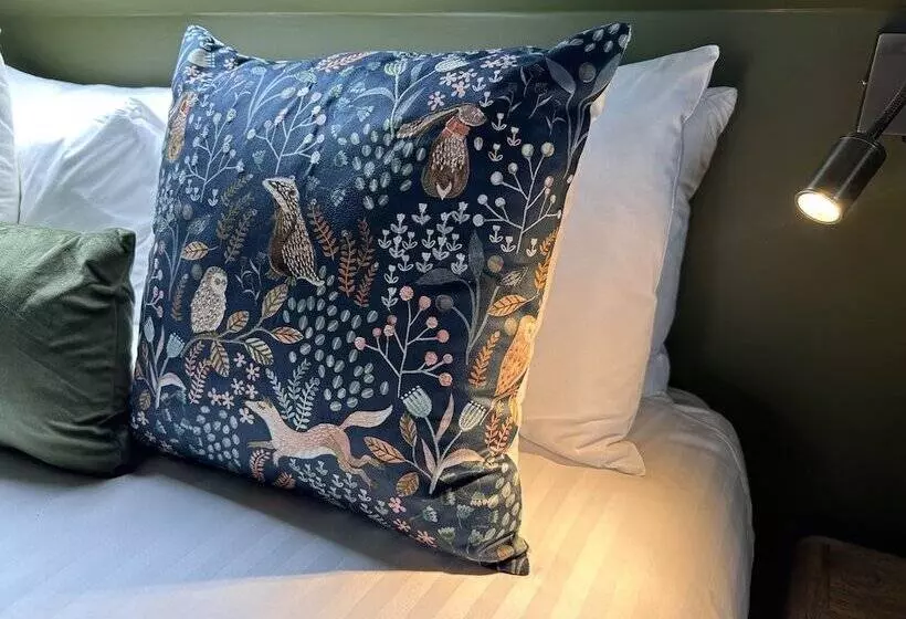 Hotelli Rooms Above Sugar Boat