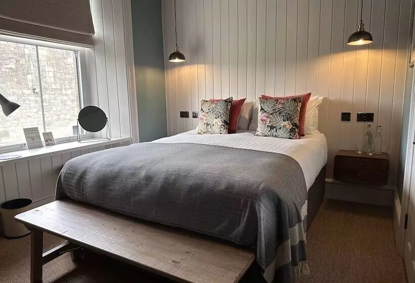 Hotelli Rooms Above Sugar Boat