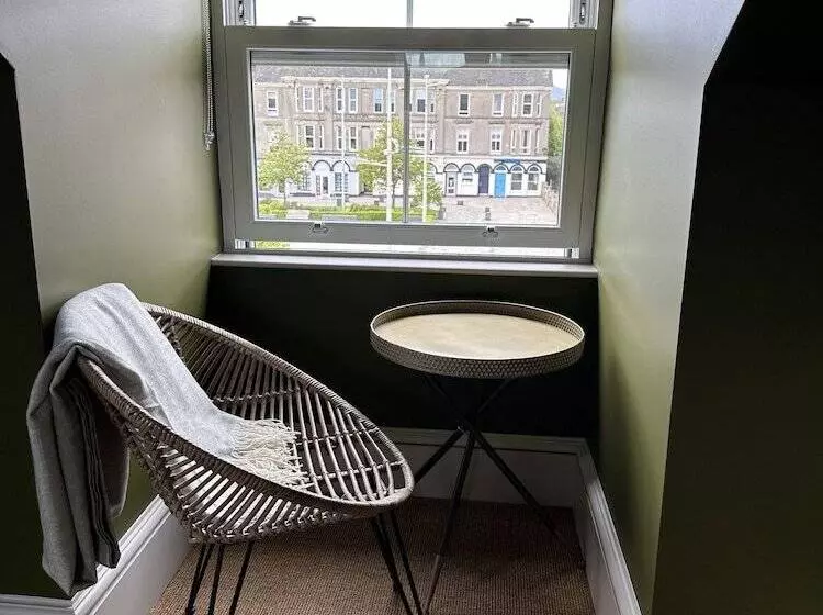 Hotelli Rooms Above Sugar Boat