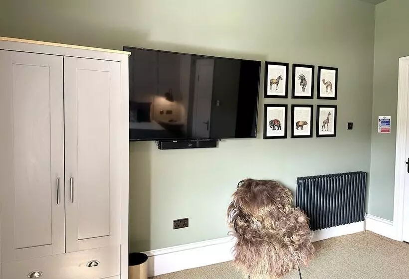 Hotelli Rooms Above Sugar Boat