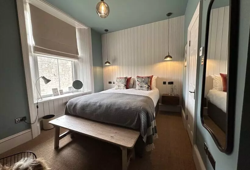 Hotelli Rooms Above Sugar Boat