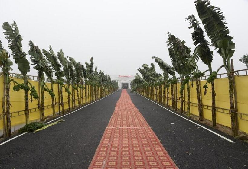 Hotel Varshini Palace