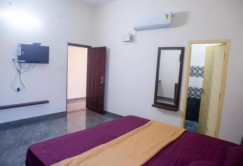 Hotelli Varshini Palace