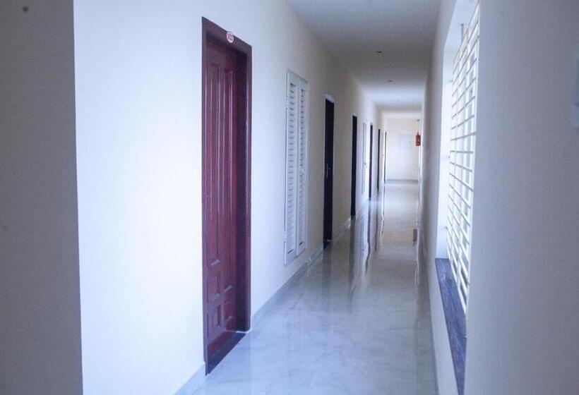 Hotel Varshini Palace