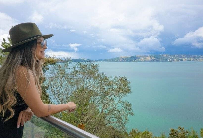 אתר נופש Entre Islas Lodge