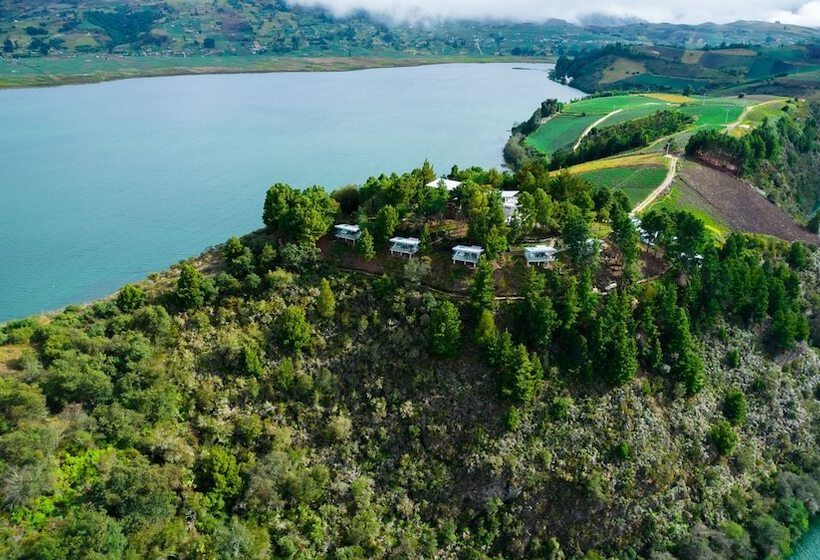 אתר נופש Entre Islas Lodge