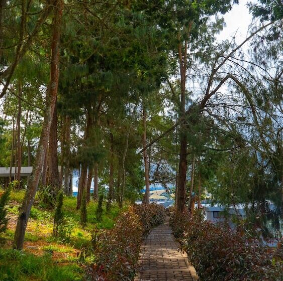 אתר נופש Entre Islas Lodge