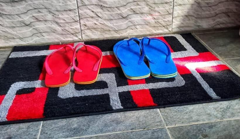 هتل Gipir And Labongo Safari Lodge Ltd