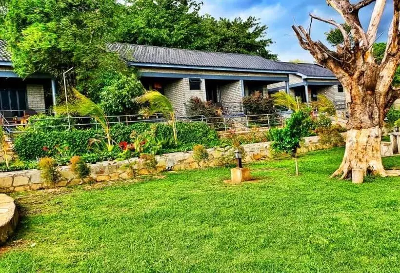 هتل Gipir And Labongo Safari Lodge Ltd