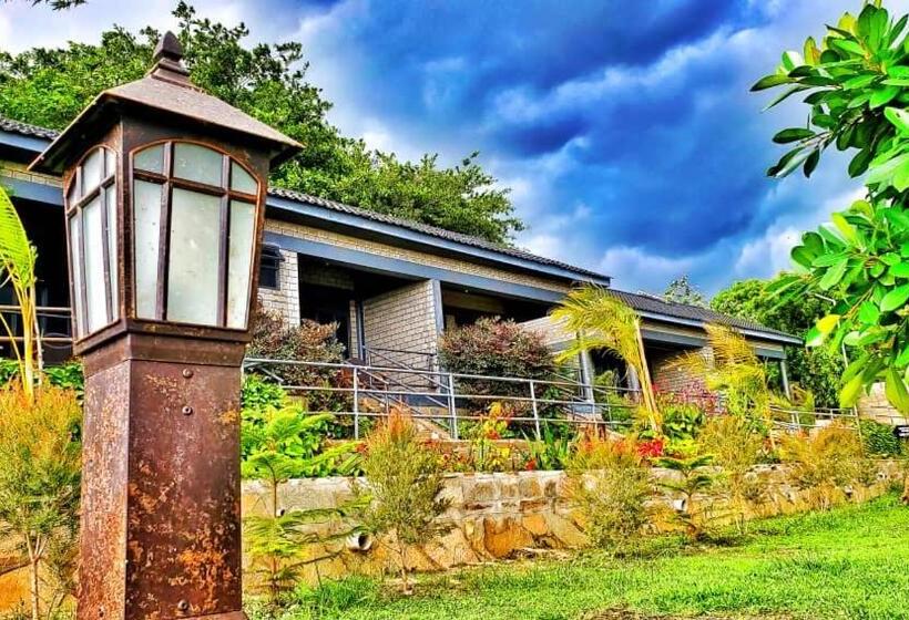 هتل Gipir And Labongo Safari Lodge Ltd