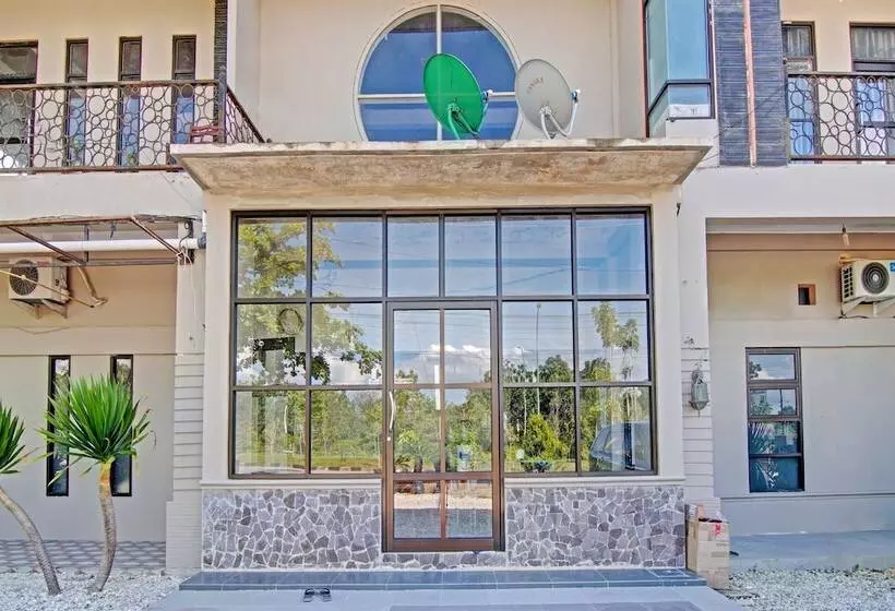 ホテル Oyo 91985 Penginapan Noer Syariah