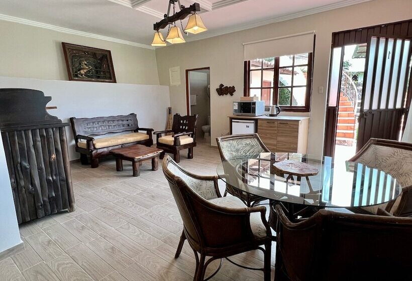 Pension Estancia Jardín De Teresita