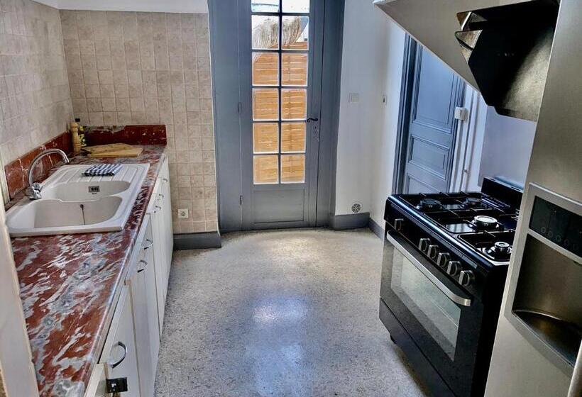 הוסטל Le Palace