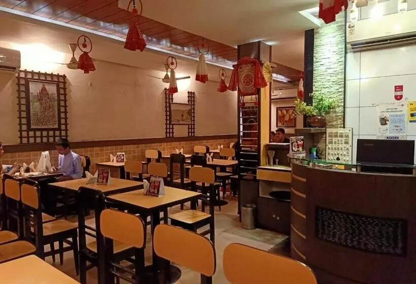 ホテル Avenue Plaza ! Serampore   Samrat Restaurant, N S Avenue