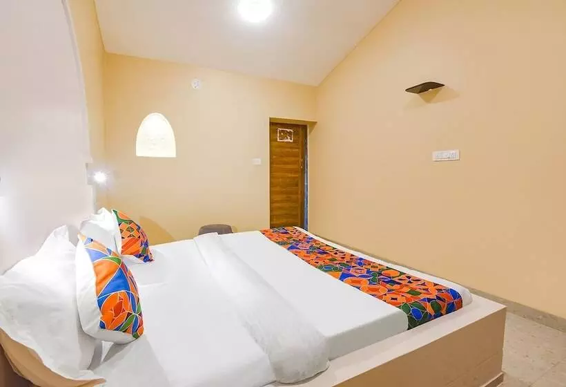 Hotelli Fabescape Kautilyaa Resort With Swimming Pool