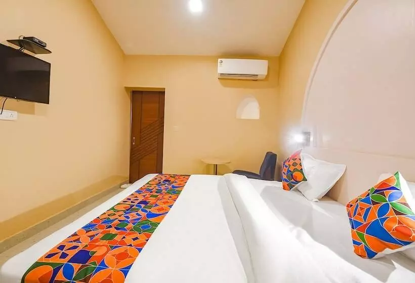 Hotelli Fabescape Kautilyaa Resort With Swimming Pool