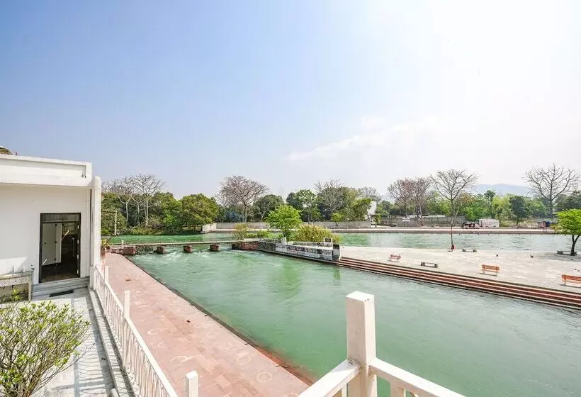 Fabhotel Jaswinder Bhawan