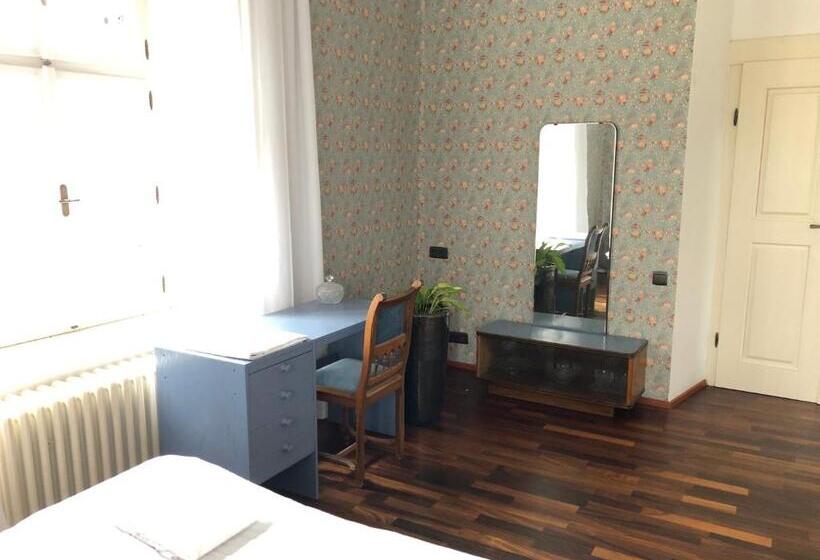 Panzió Zámeček Ostrov