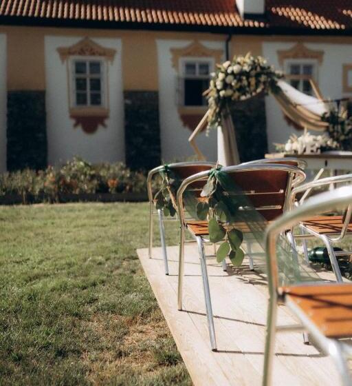 Panzió Zámeček Ostrov