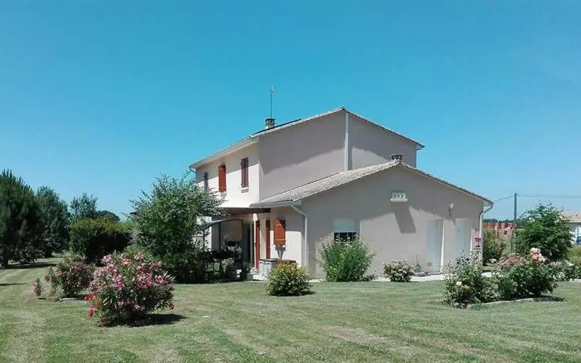 ベッドアンドブレックファースト La Doucinière