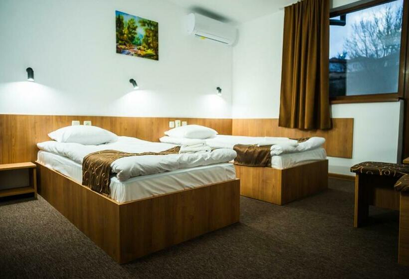 בית מלון כפרי семеен хотел петров хан