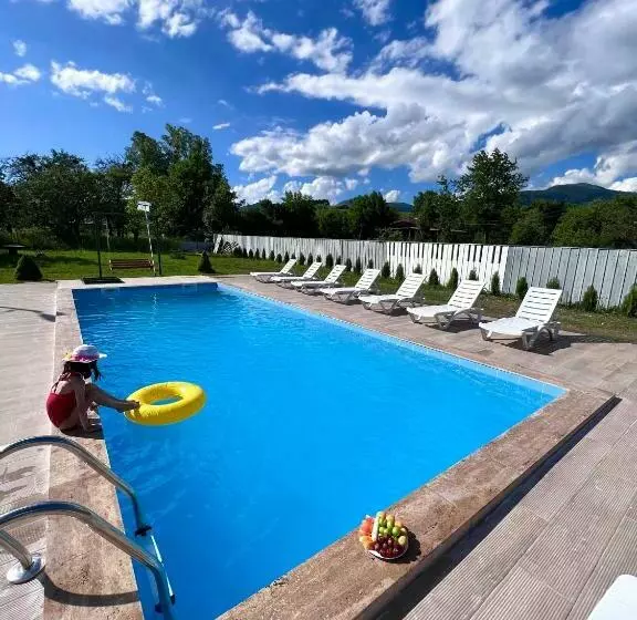 هاستل Green Tianeti