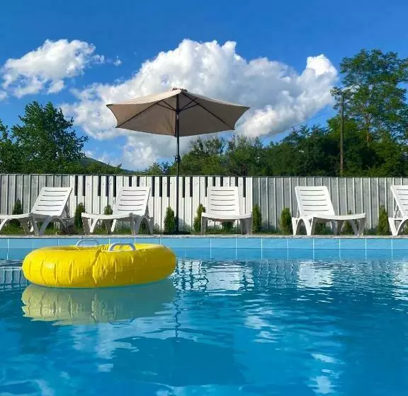 هاستل Green Tianeti