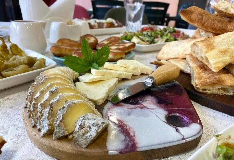 هاستل Green Tianeti