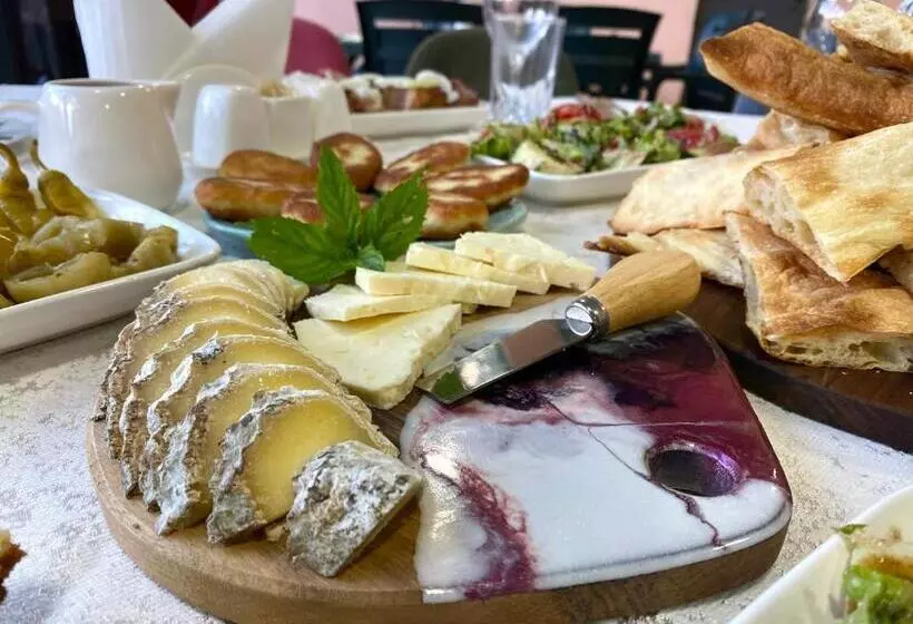 هاستل Green Tianeti