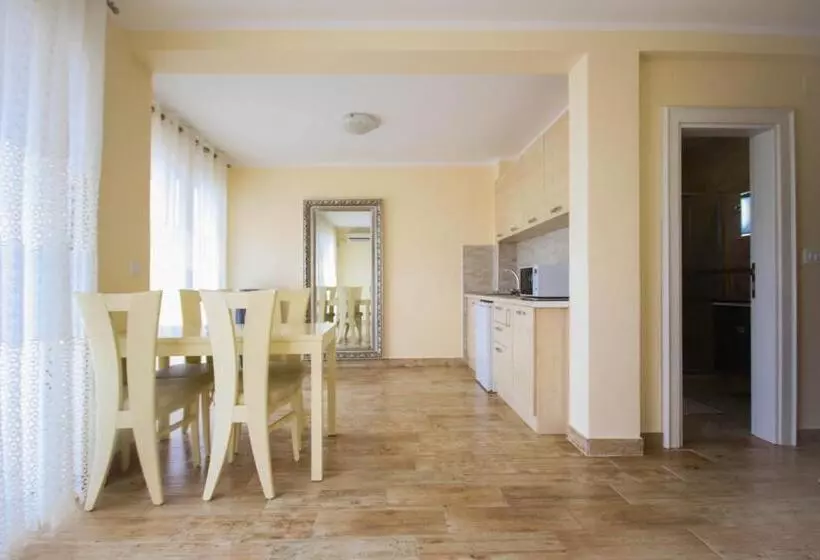Apartaments Crown Silvia