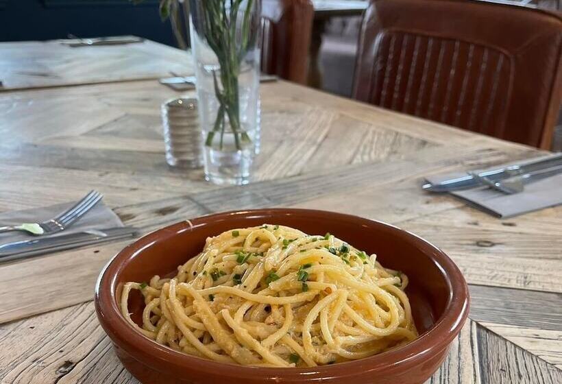 فندق Cardross Inn