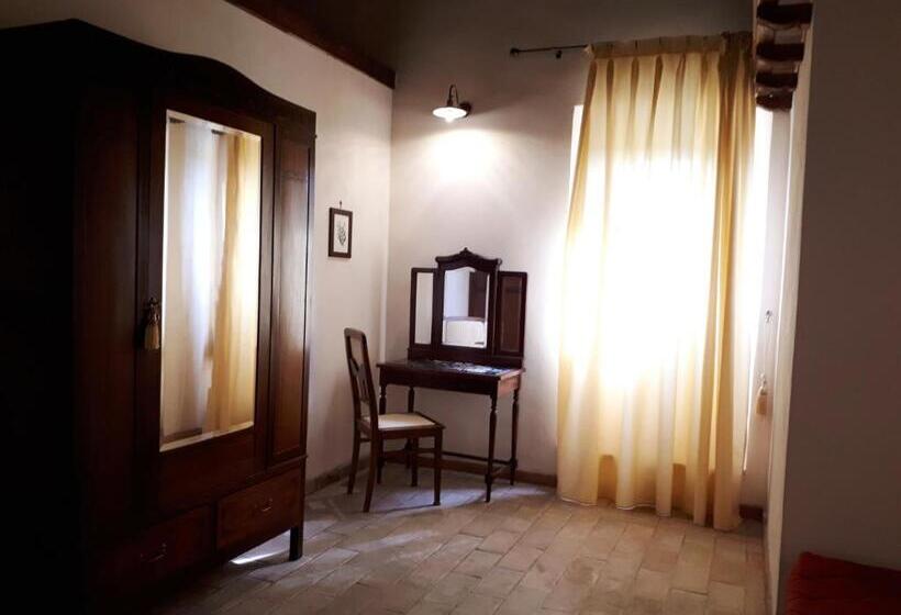 هتل Magica Torre Medievale