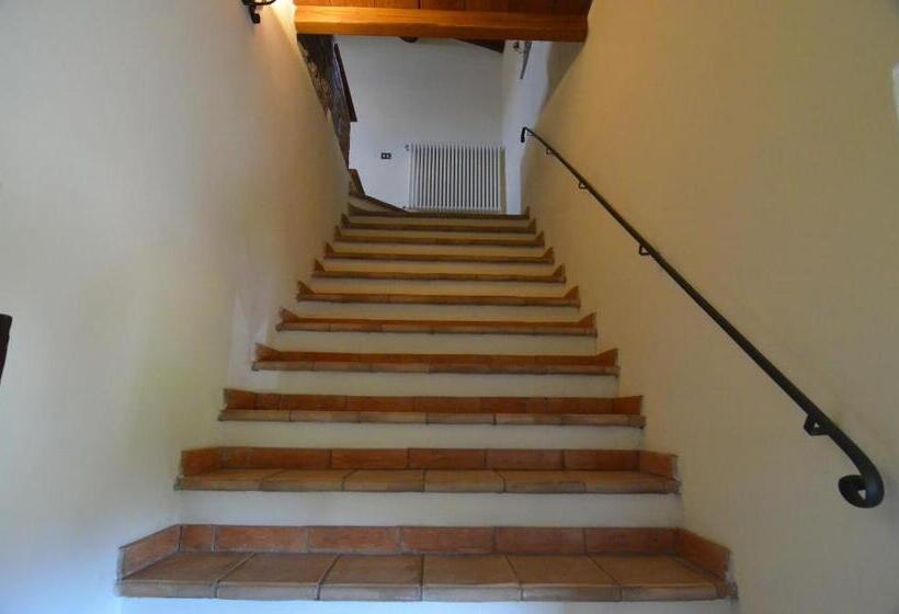 هتل Magica Torre Medievale