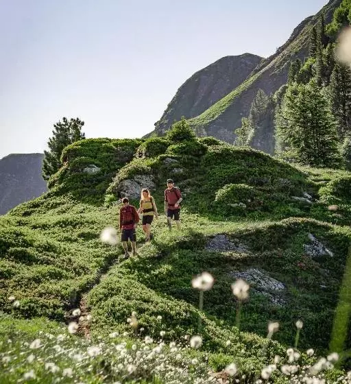 تختخواب و صبحانه Hager S Apartments