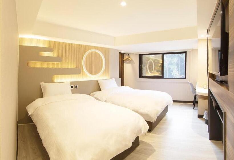 هتل Alishan Shermuh Tourist