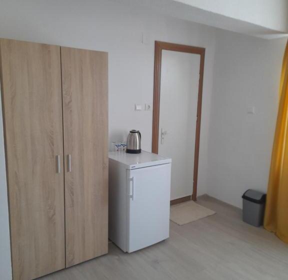 Пансион Amirov Garden   Free Parking & Free Beach Area