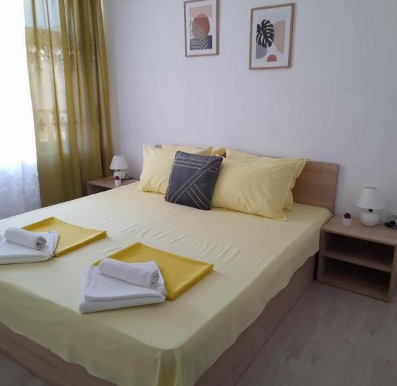 Пансион Amirov Garden   Free Parking & Free Beach Area