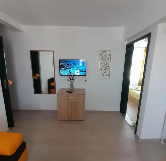 Пансион Amirov Garden   Free Parking & Free Beach Area