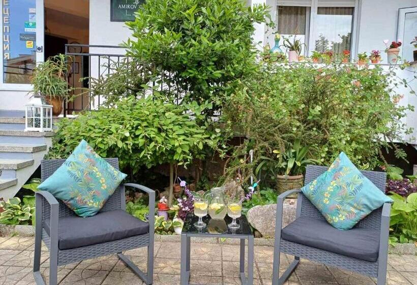 Пансион Amirov Garden   Free Parking & Free Beach Area