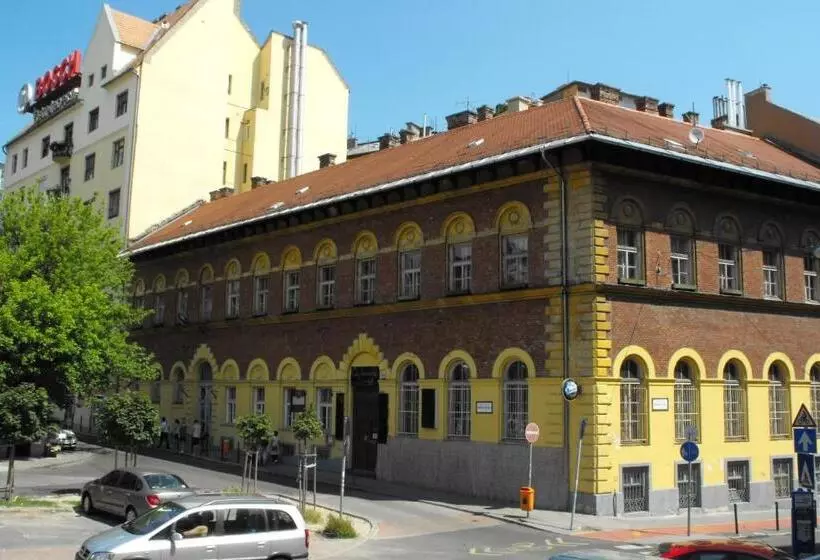 Season Hostel 2