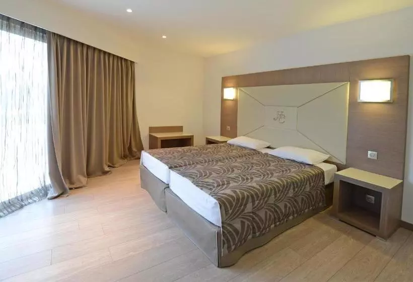 هتل Calvi Hôtel