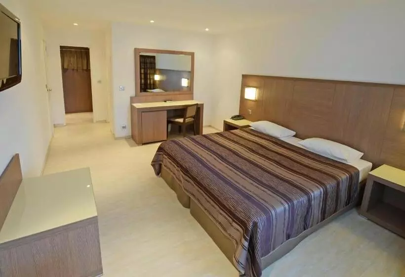 هتل Calvi Hôtel